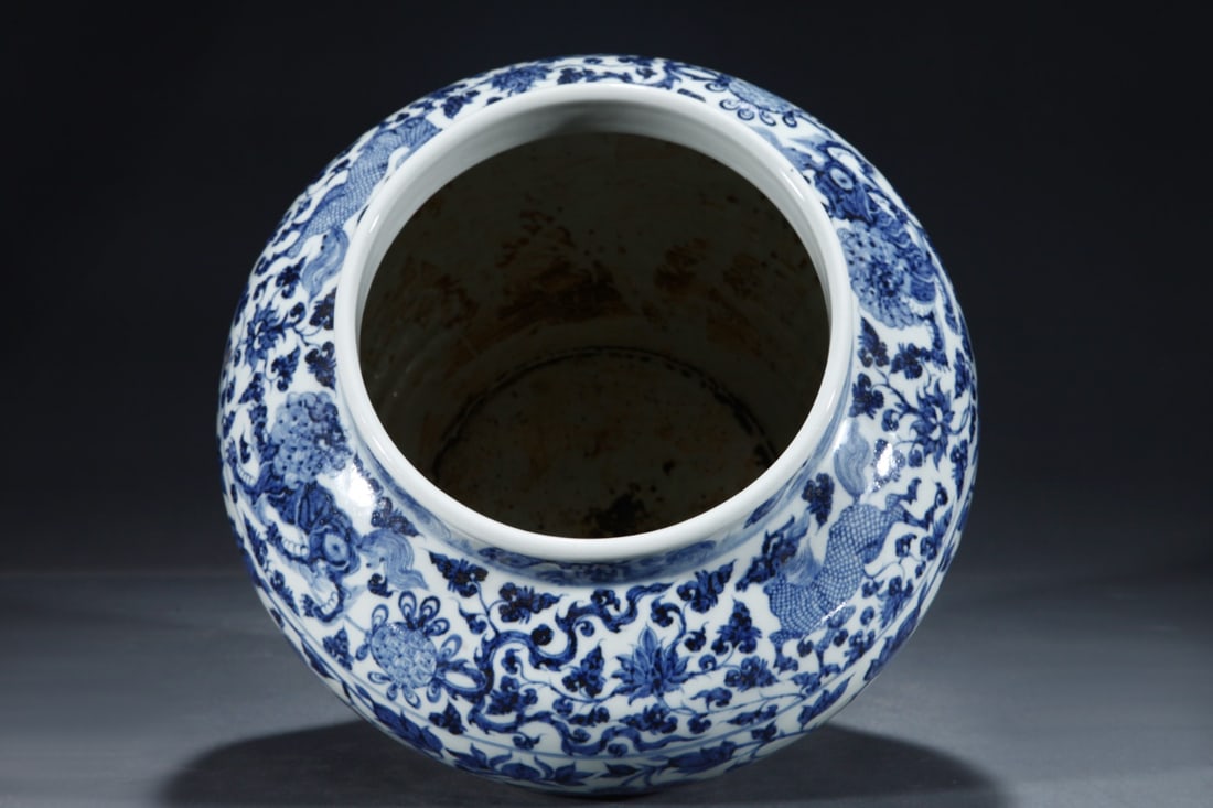An Exquisite Blue and White Lotus Pattern Auspicious Beast Pattern Jar - 4