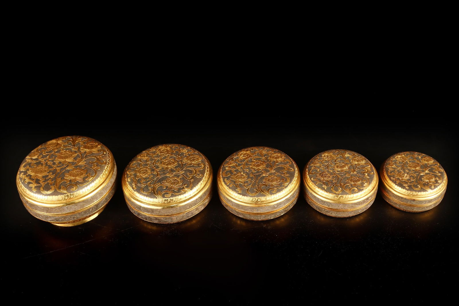 A Set of Fine Gilt Bronze Lotus Pattern Box: A Set of Fine Gilt Bronze Lotus Pattern Box Tang Dynasty, China Zhenguan Four-character Mark Size:4.5cmx10cm Weight:1456g (The Dimensions Of All Batches Are Manually Measured.If You Need More