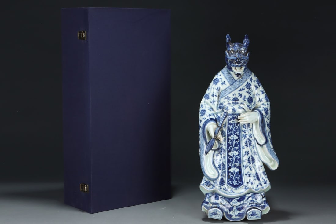 An Exquisite Blue and White Lotus Pattern Auspicious Beast Ornament: An Exquisite Blue and White Lotus Pattern Auspicious Beast Ornament Ming Dynasty, China Xuande Four-character Mark Size:51cmx22.5cm (The Dimensions Of All Batches Are Manually Measured.If You Need