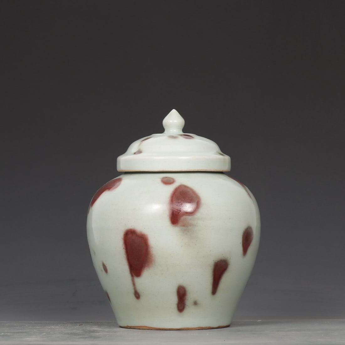 An Exquisite Underglaze-Red Jar - 2