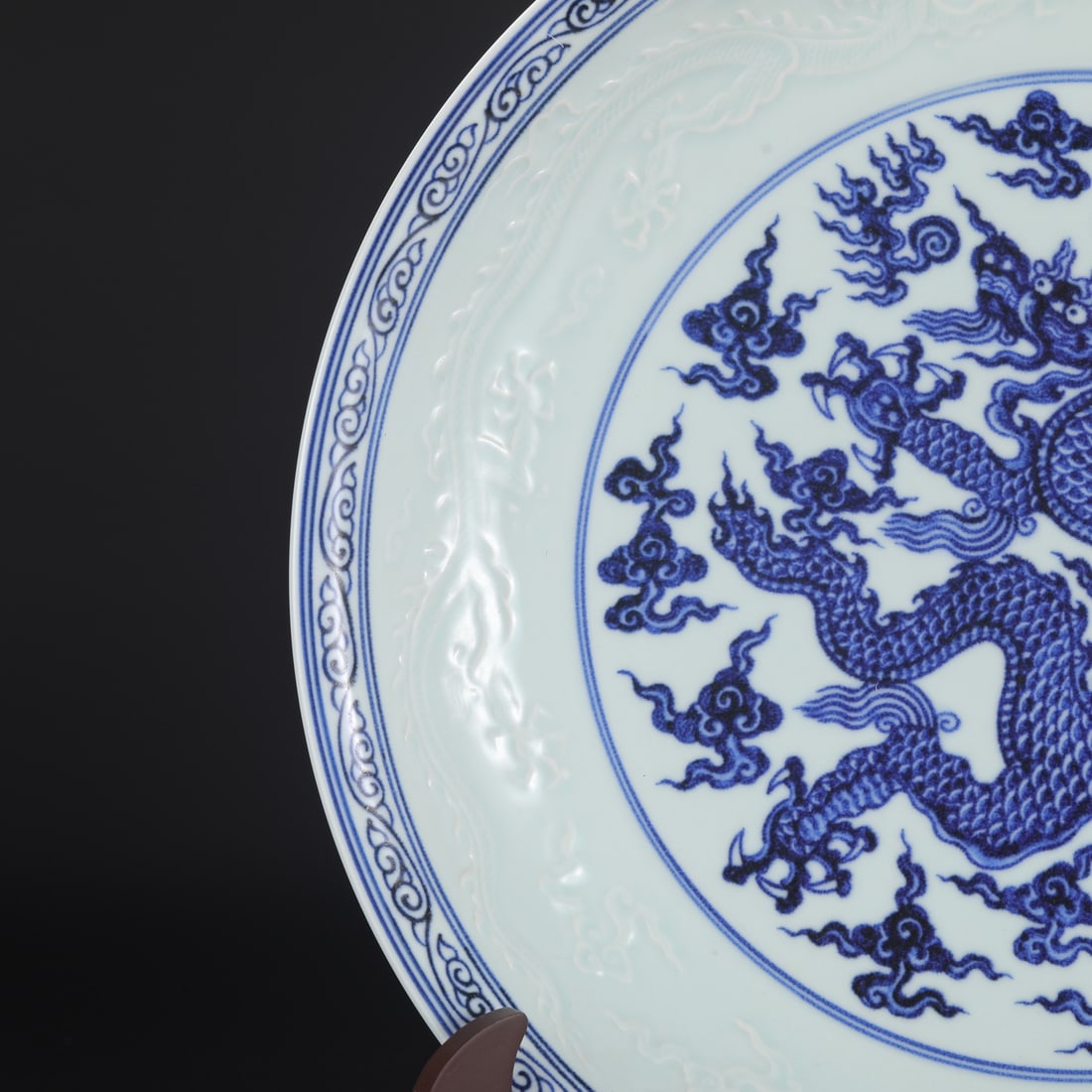An Exquisite Blue and White Dragon Pattern Plate - 4