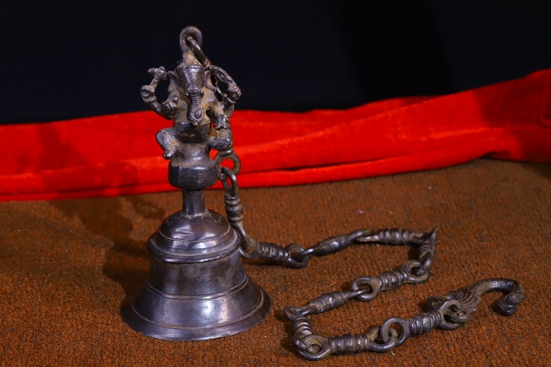 An Exquisite Bronze Statue of Ganesh Ornament: An Exquisite Bronze Statue of Ganesh Ornament Qing Dynasty, China Size:18.5cmx9.5cm Weight:1080g (The Dimensions Of All Batches Are Manually Measured.If You Need More Detailed Information, Please