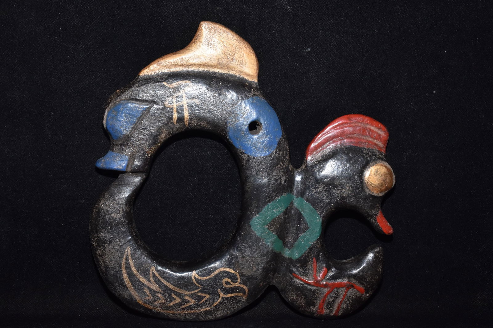 An Exquisite Yun Stone Painted Color Bird Pattern Dragon Ornament: An Exquisite Yun Stone Painted Color Bird Pattern Dragon Ornament Hongshan Culture Size:21.5cmx21cm Weight:830g (The Dimensions Of All Batches Are Manually Measured.If You Need More Detailed Informati