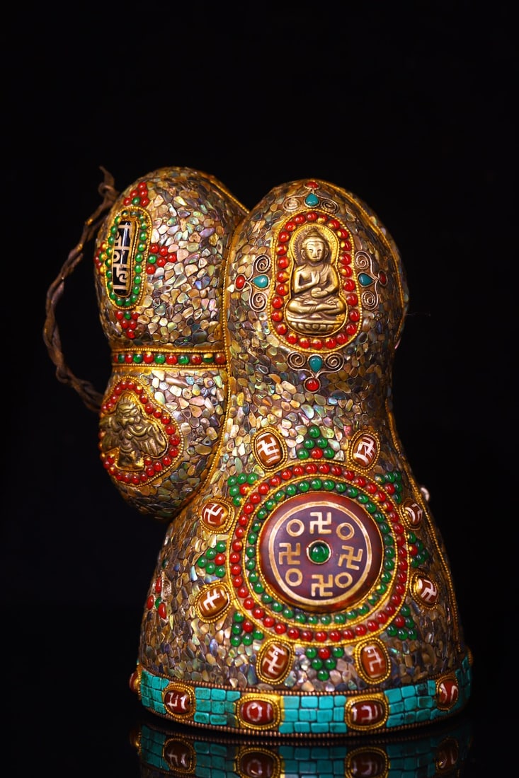 An Exquisite Bronze Painted Color Dzi Bead With Sanskrit Ornament: An Exquisite Bronze Painted Color Dzi Bead With Sanskrit Ornament Qing Dynasty, China Size:22cmx15cm Size:18cmx9.5 cm Weight:2050g (The Dimensions Of All Batches Are Manually Measured.If You Need