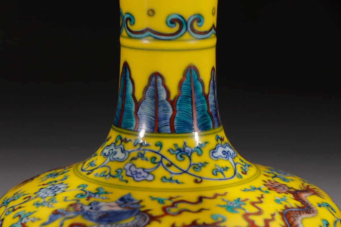An Exquisite Doucai Lotus Pattern Dragon Pattern Vase - 3