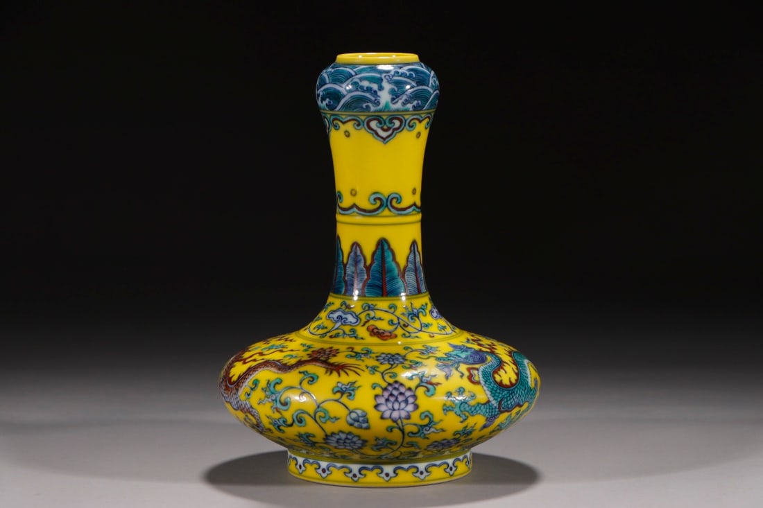 An Exquisite Doucai Lotus Pattern Dragon Pattern Vase - 5