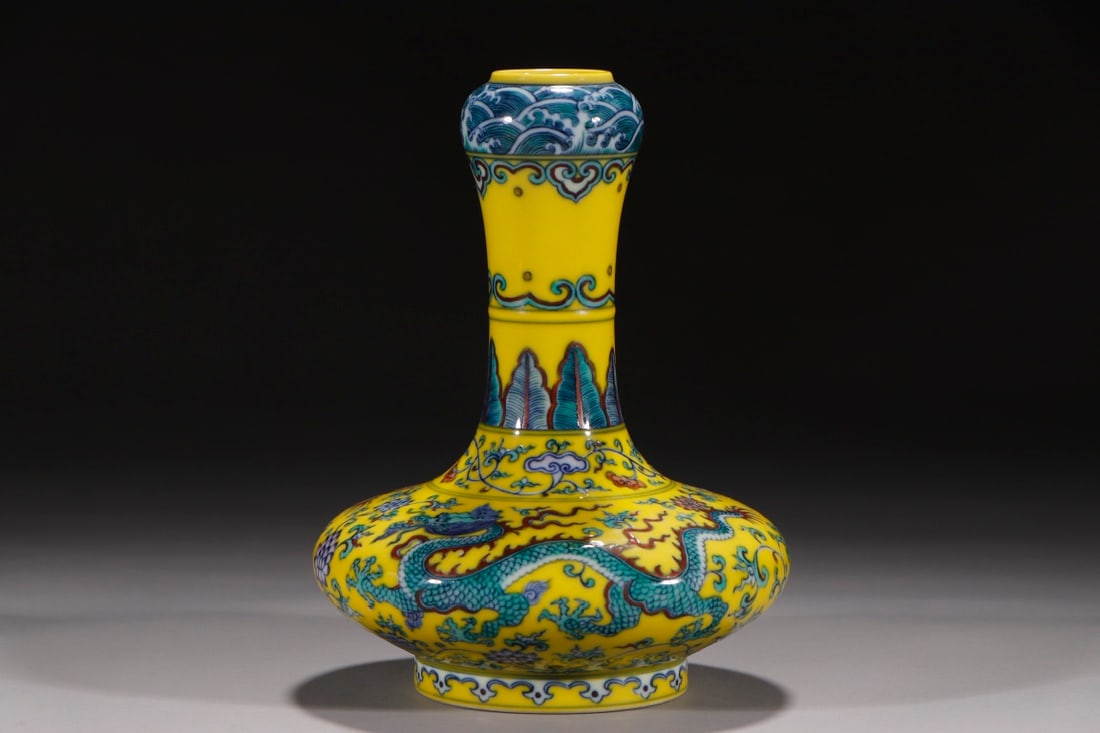 An Exquisite Doucai Lotus Pattern Dragon Pattern Vase - 6