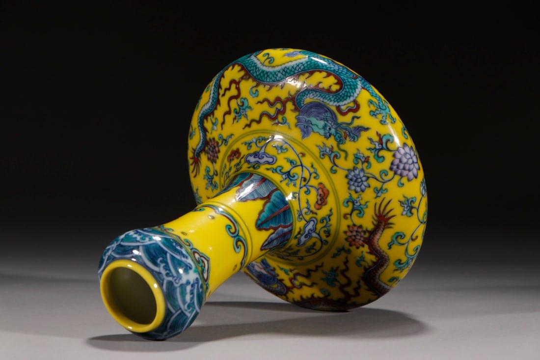 An Exquisite Doucai Lotus Pattern Dragon Pattern Vase - 7