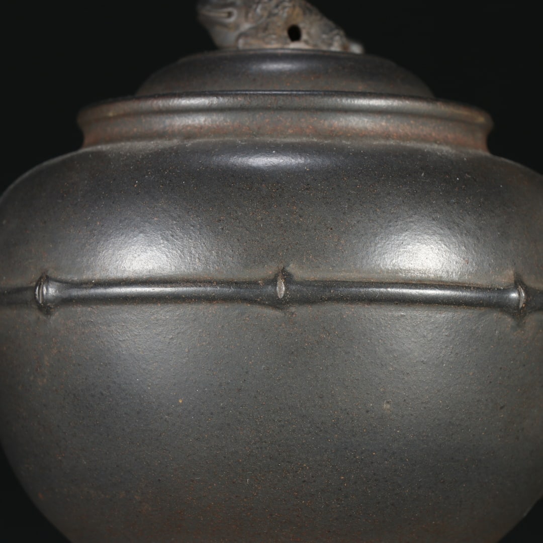 An Exquisite Purple Sands Teapot - 2