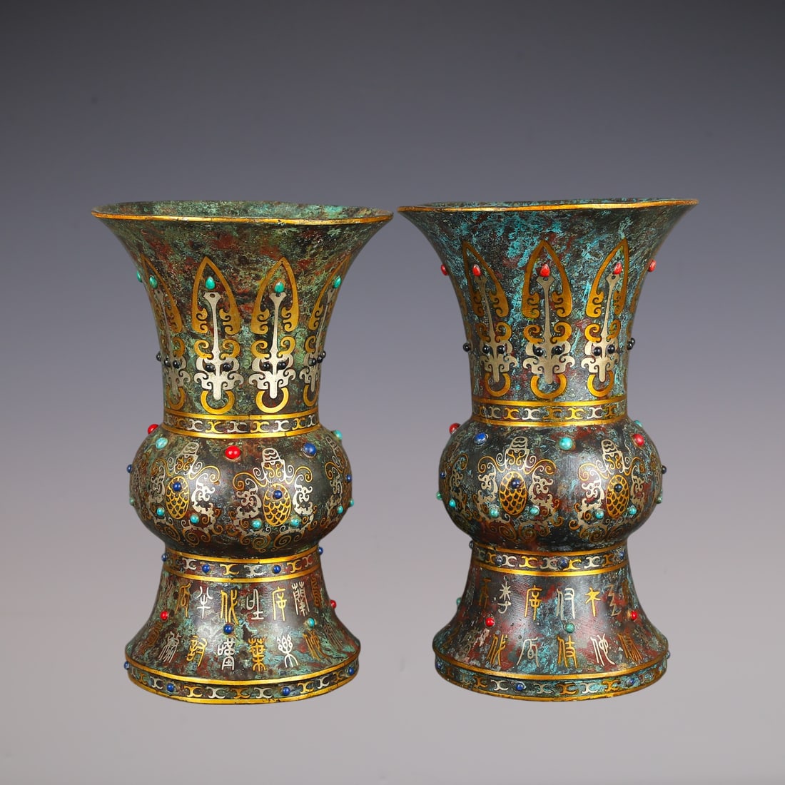 A Pair of Exquisite Bronze Inlaid Gold Inlaid Gems Dragon Pattern With Inscription Vase: A Pair of Exquisite Bronze Inlaid Gold Inlaid Gems Dragon Pattern With Inscription Vase Han Dynasty, China Size:17.5cmx28cm Weight:4180g (The Dimensions Of All Batches Are Manually Measured.If You