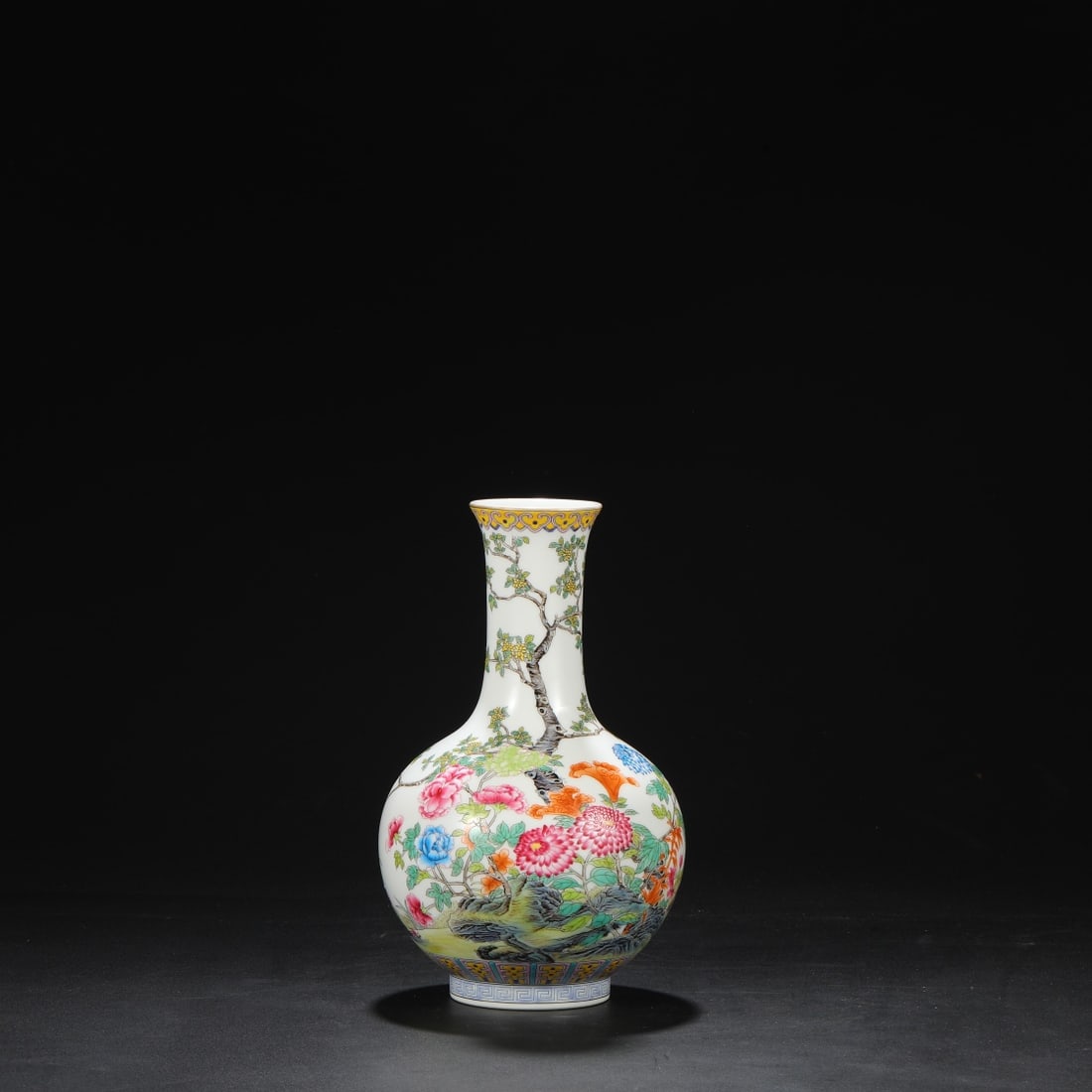 An Exquisite Enamel Flower Pattern with poem Vase - 2
