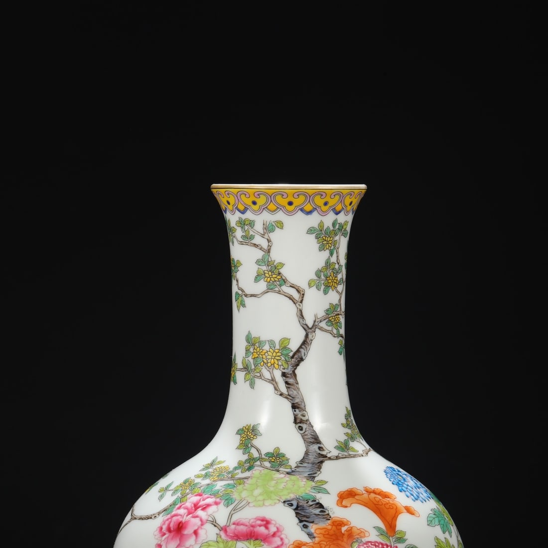 An Exquisite Enamel Flower Pattern with poem Vase - 3