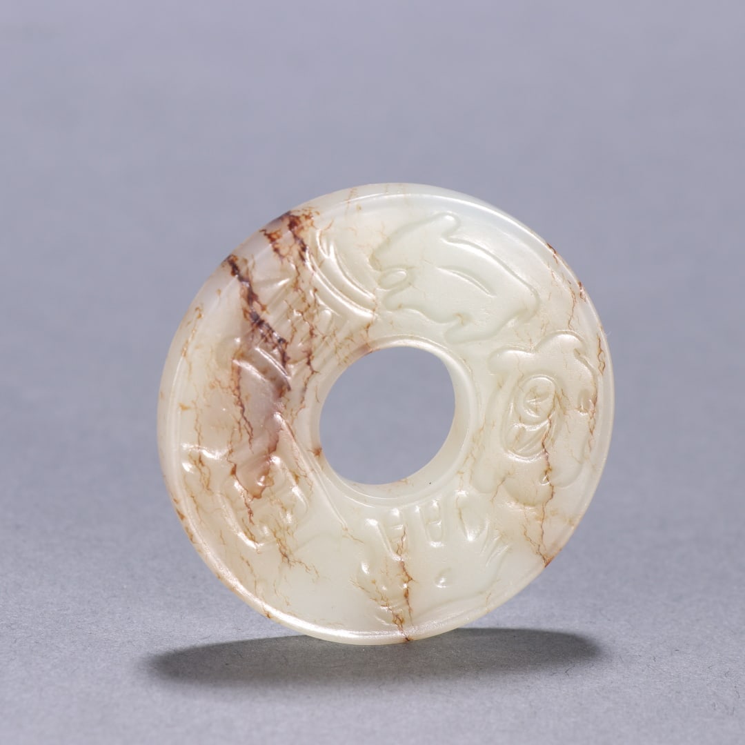 An Exquisite White Jade Ornament: An Exquisite White Jade Ornament Qing Dynasty, China Size:4.9cm Weight:23g (The Dimensions Of All Batches Are Manually Measured.If You Need More Detailed Information, Please Contact Our Customer