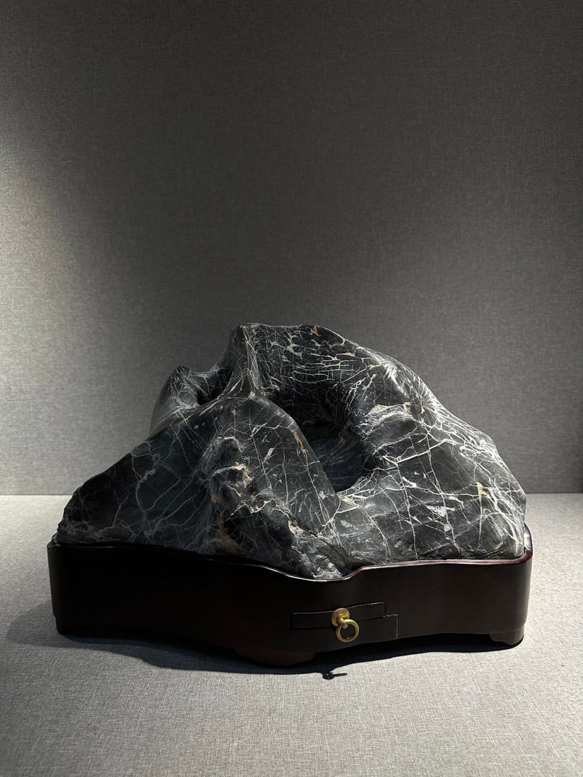 An Exquisite Lingbi Stone Ornament: An Exquisite Lingbi Stone Ornament Qing Dynasty, China Size:46cmx30cmx26cm (The Dimensions Of All Batches Are Manually Measured.If You Need More Detailed Information, Please Contact Our Customer