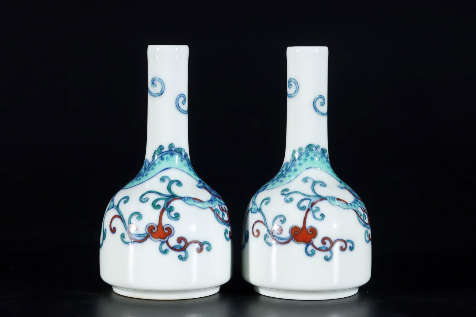 An Exquisite Doucai Dragon Pattern Vase - 3