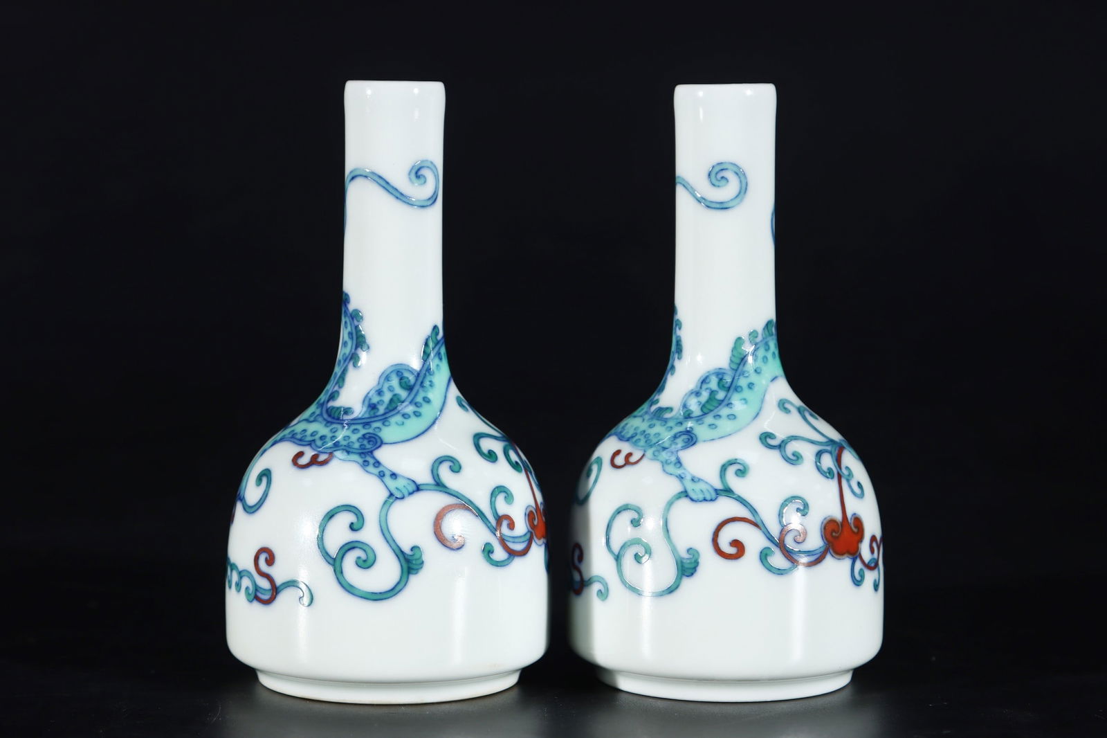 An Exquisite Doucai Dragon Pattern Vase - 4