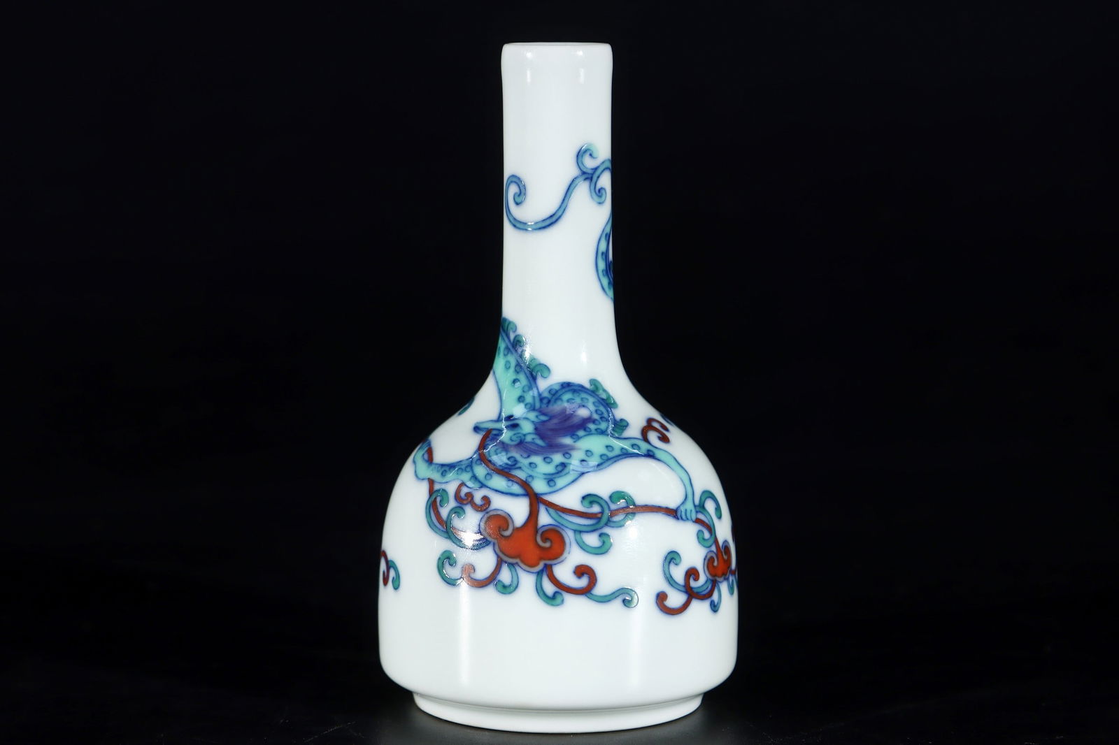An Exquisite Doucai Dragon Pattern Vase - 7