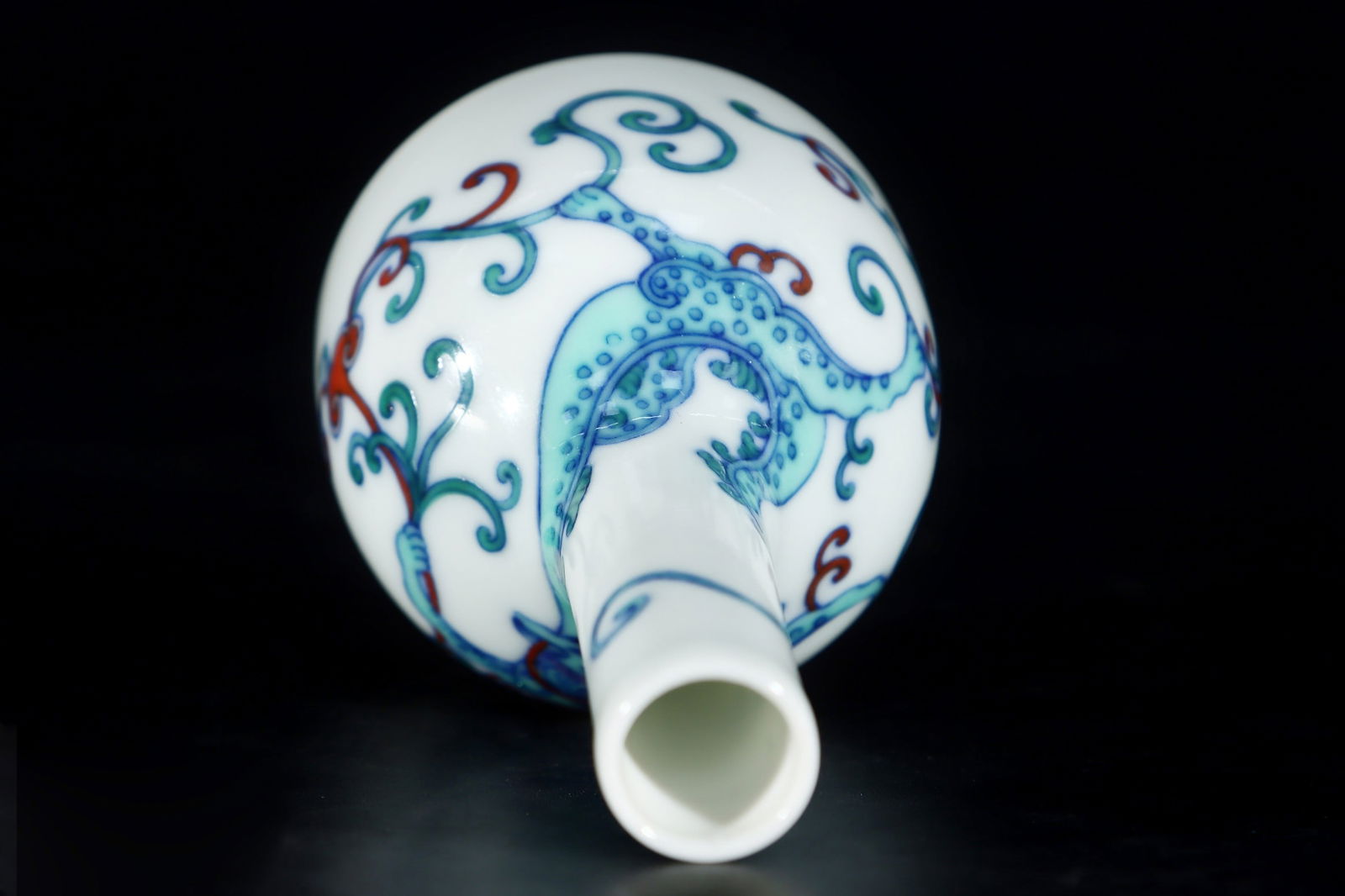 An Exquisite Doucai Dragon Pattern Vase - 8