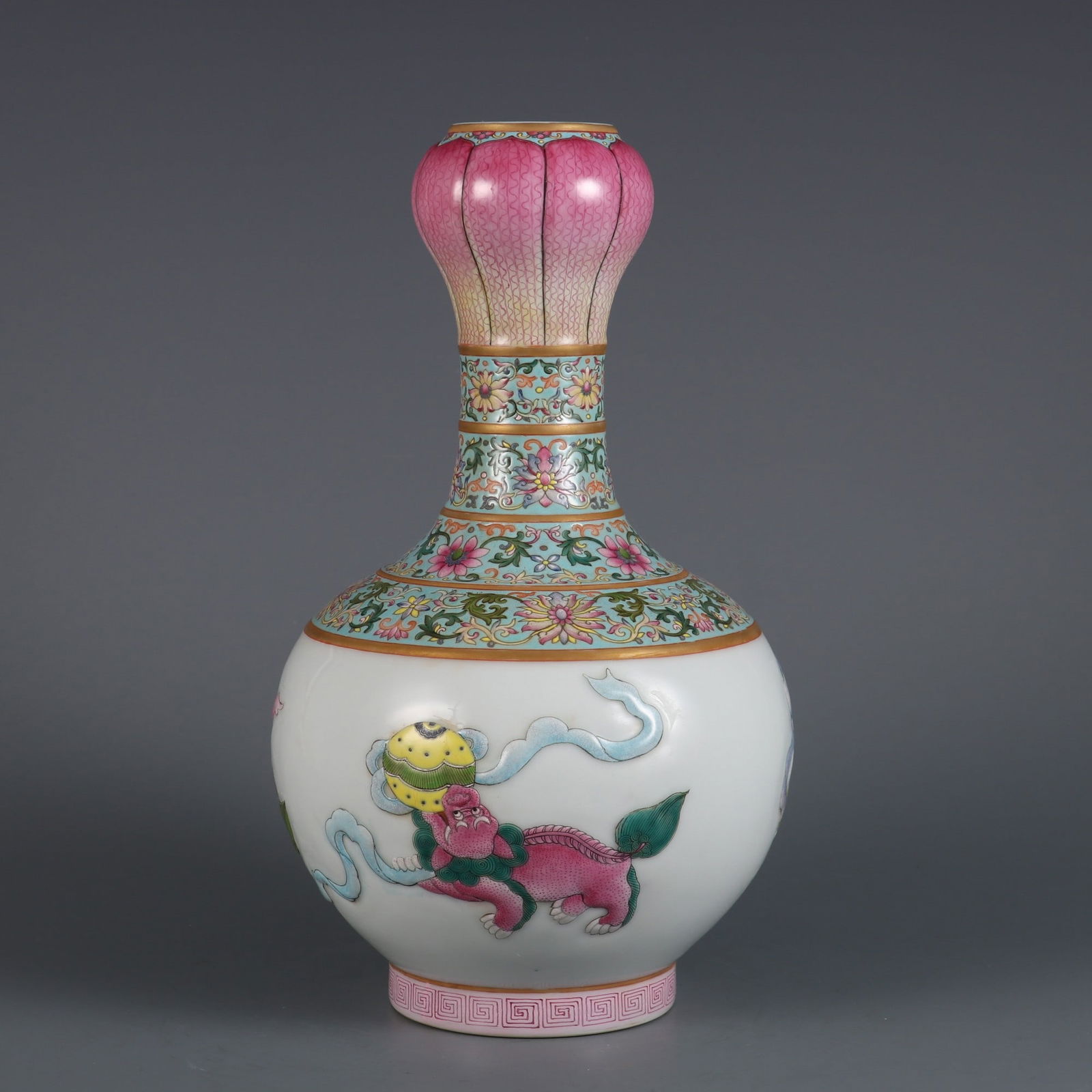 An Exquisite Famille-Rose Lotus Pattern Lion Pattern Vase - 3
