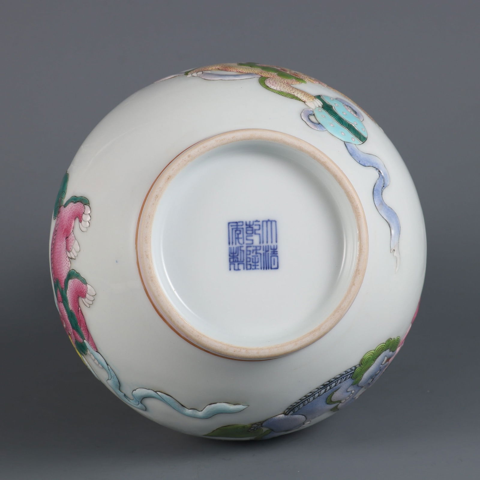 An Exquisite Famille-Rose Lotus Pattern Lion Pattern Vase - 9