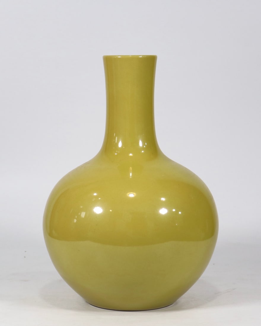 An Exquisite Yellow Glazed Vase: An Exquisite Yellow Glazed Vase Qing Dynasty, China Qianlong Six-character Mark Size:36cm (The Dimensions Of All Batches Are Manually Measured.If You Need More Detailed Information, Please Contact Our
