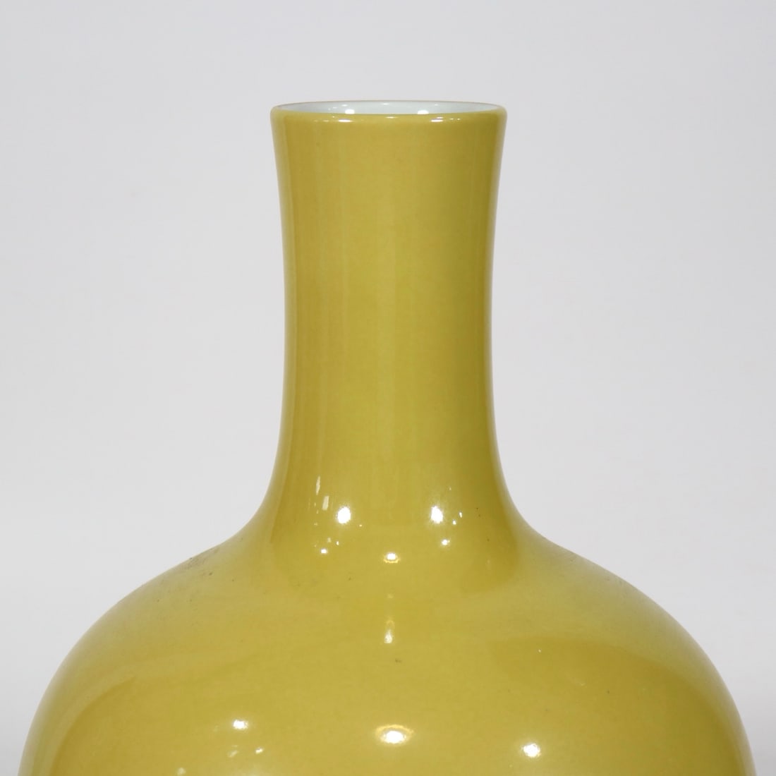 An Exquisite Yellow Glazed Vase - 2