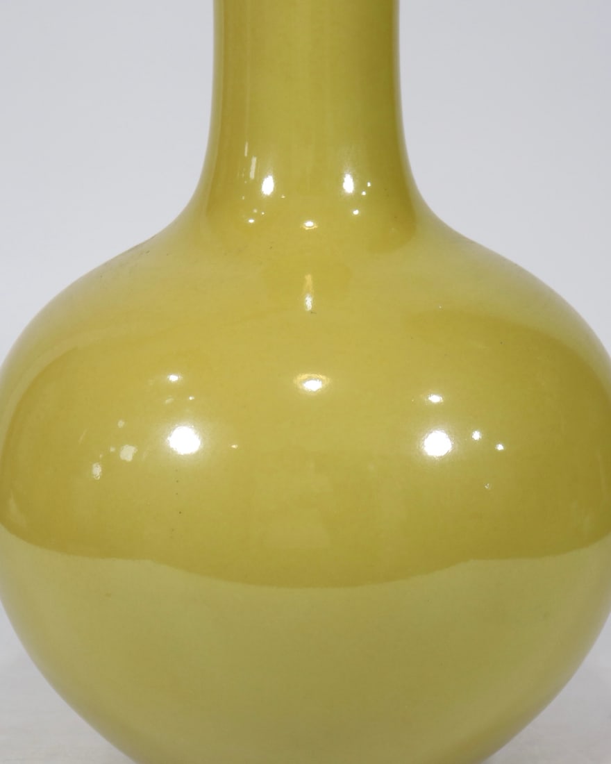 An Exquisite Yellow Glazed Vase - 3