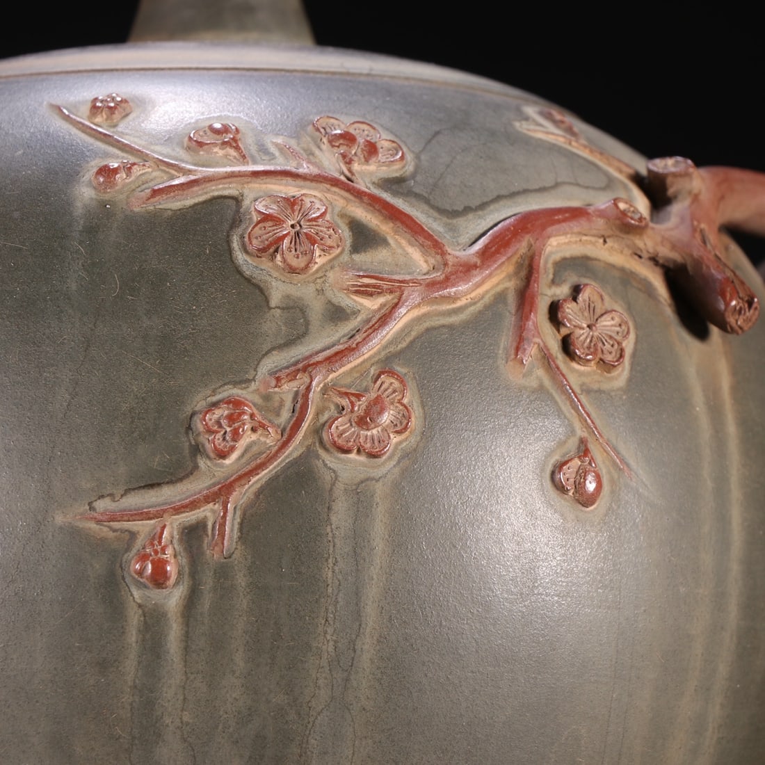 An Exquisite Purple Sands Flower Pattern Teapot - 2