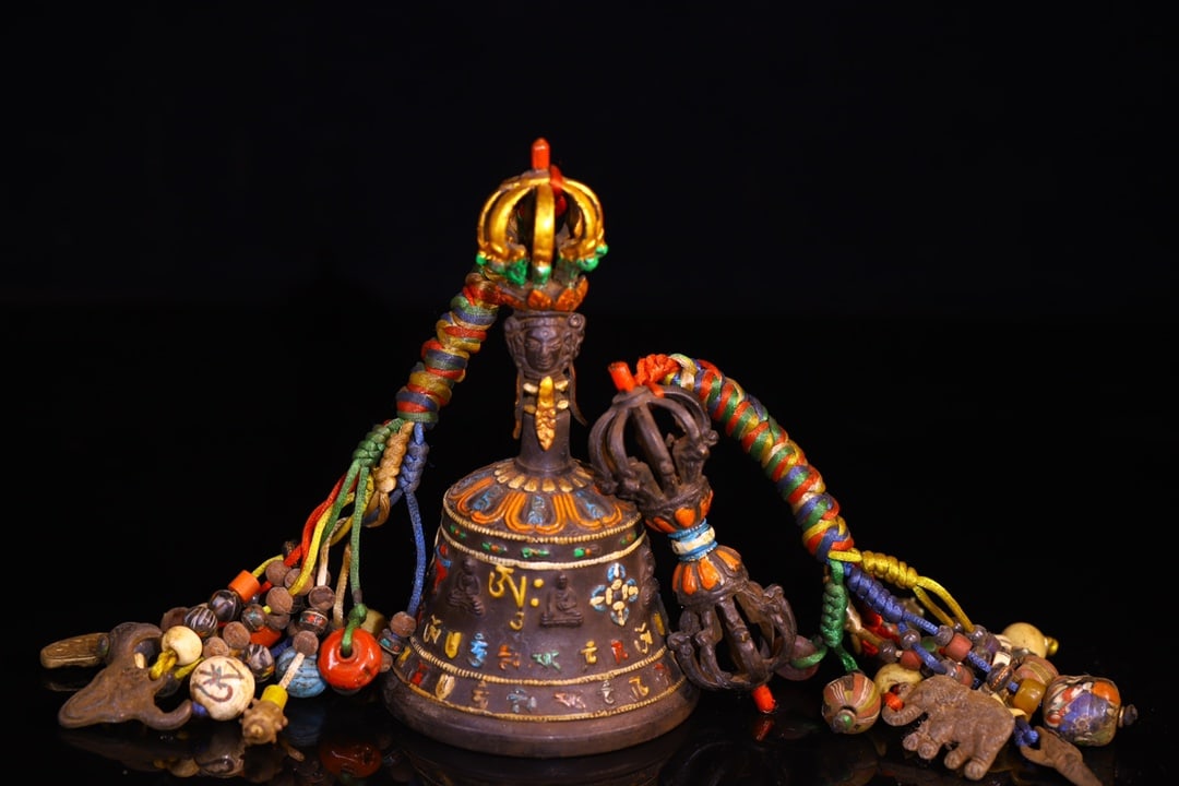 An Exquisite Bronze Painted Color With Sanskrit Ornament: An Exquisite Bronze Painted Color With Sanskrit Ornament Qing Dynasty, China Size:17.5cmx9.5cm Size:11.5cmx4cm Weight:900g (The Dimensions Of All Batches Are Manually Measured.If You Need More