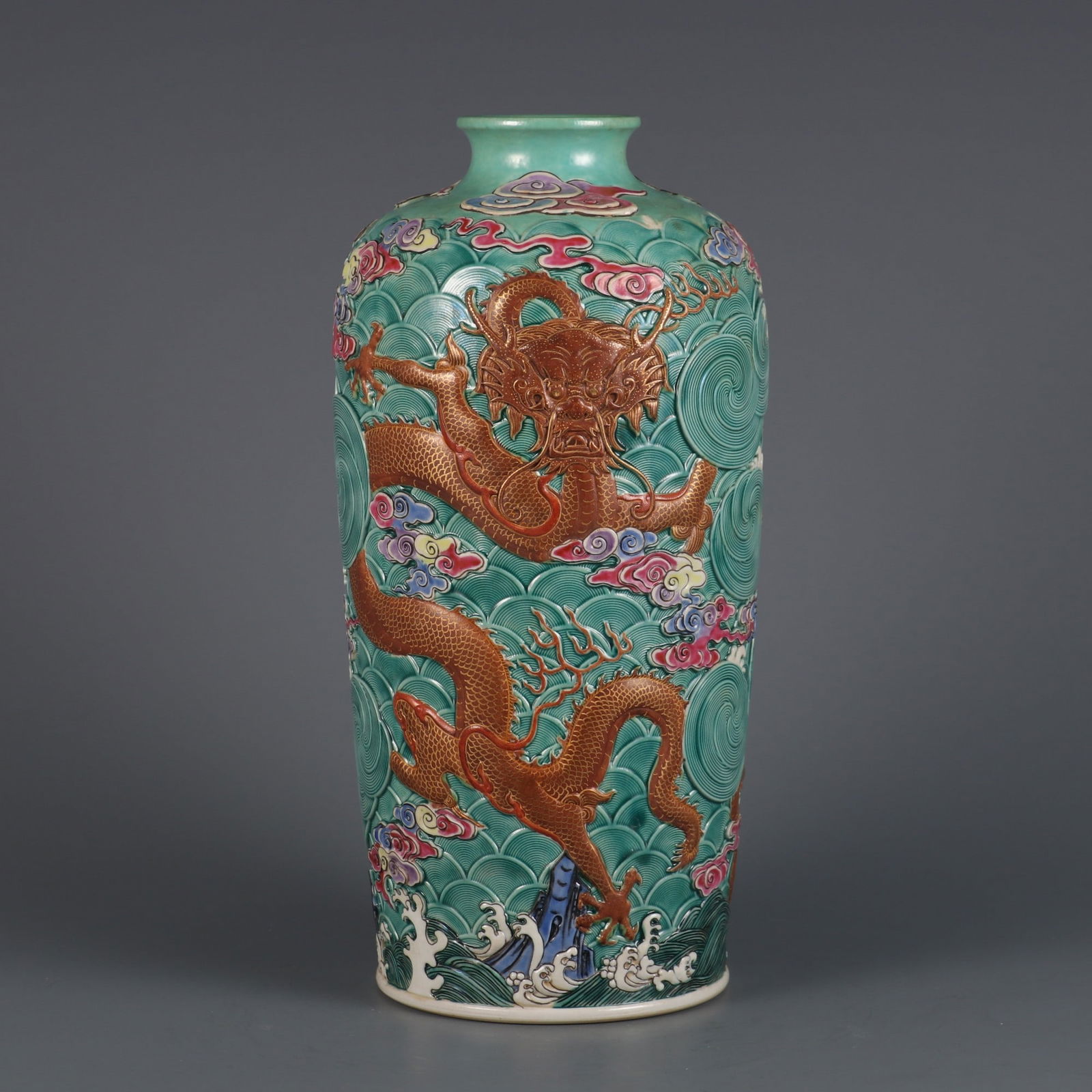 An Exquisite Green Ground Painted Gold Dragon Pattern Seawater Pattern Vase: An Exquisite Green Ground Painted Gold Dragon Pattern Seawater Pattern Vase Qing Dynasty, China Qianlong Six-character Mark Size:26.5cmx12.5cm (The Dimensions Of All Batches Are Manually