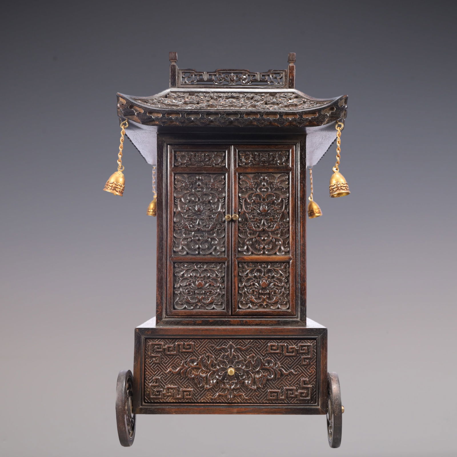 A Exquisite Zitanwood Flower Pattern Box: A Exquisite Zitanwood Flower Pattern Box Qing Dynasty, China Size:34cmx20.5cmx38cm Weight:4500g (The Dimensions Of All Batches Are Manually Measured.If You Need More Detailed Information, Please Conta