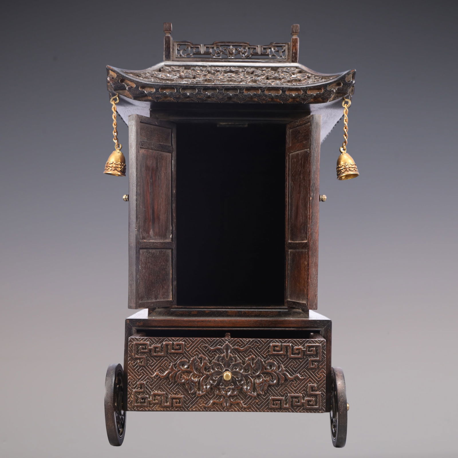 A Exquisite Zitanwood Flower Pattern Box - 2