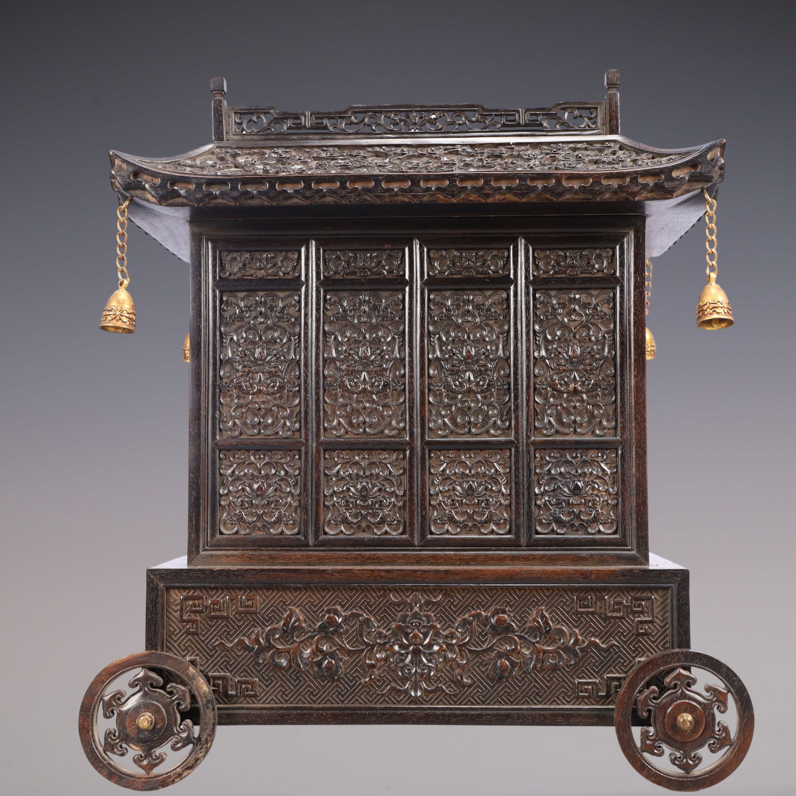 A Exquisite Zitanwood Flower Pattern Box - 3