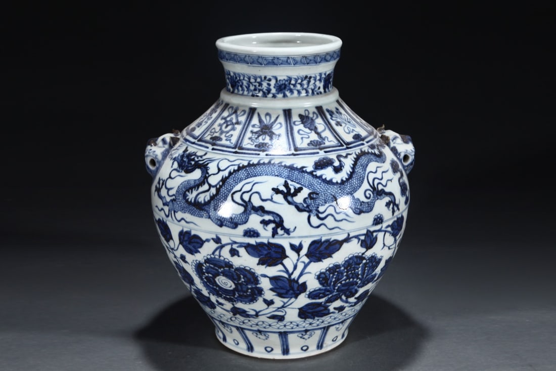 An Exquisite Blue and White Lotus Pattern Dragon Pattern Double-Ears Jar - 3