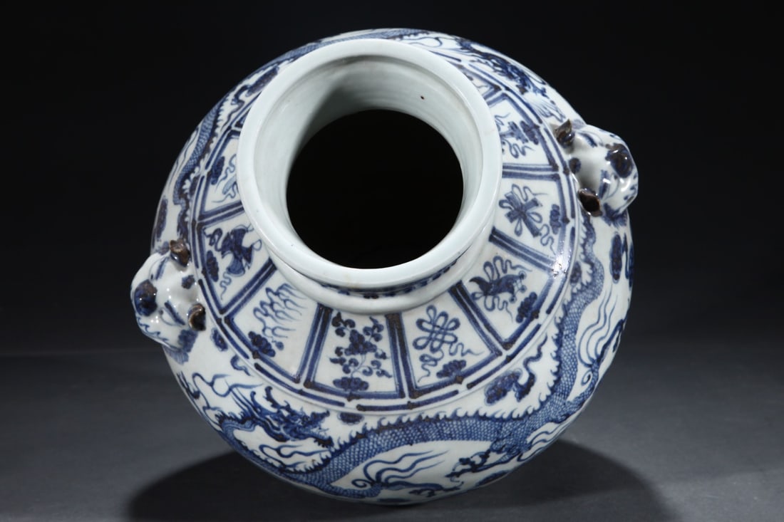 An Exquisite Blue and White Lotus Pattern Dragon Pattern Double-Ears Jar - 4