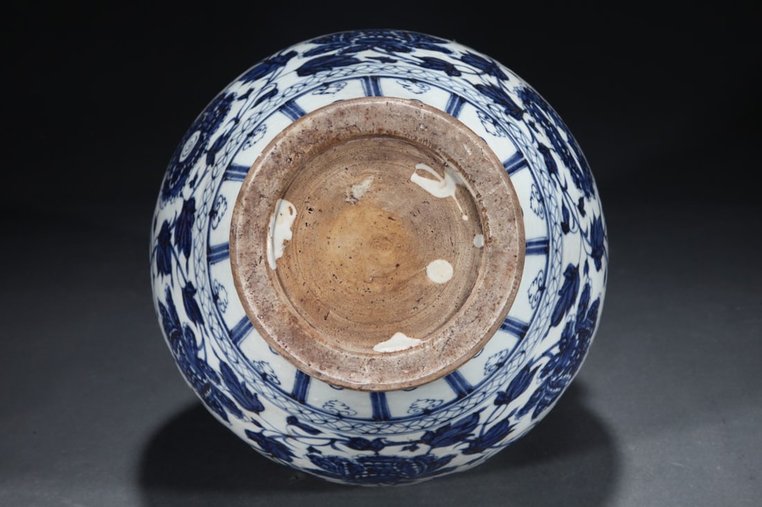 An Exquisite Blue and White Lotus Pattern Dragon Pattern Double-Ears Jar - 5