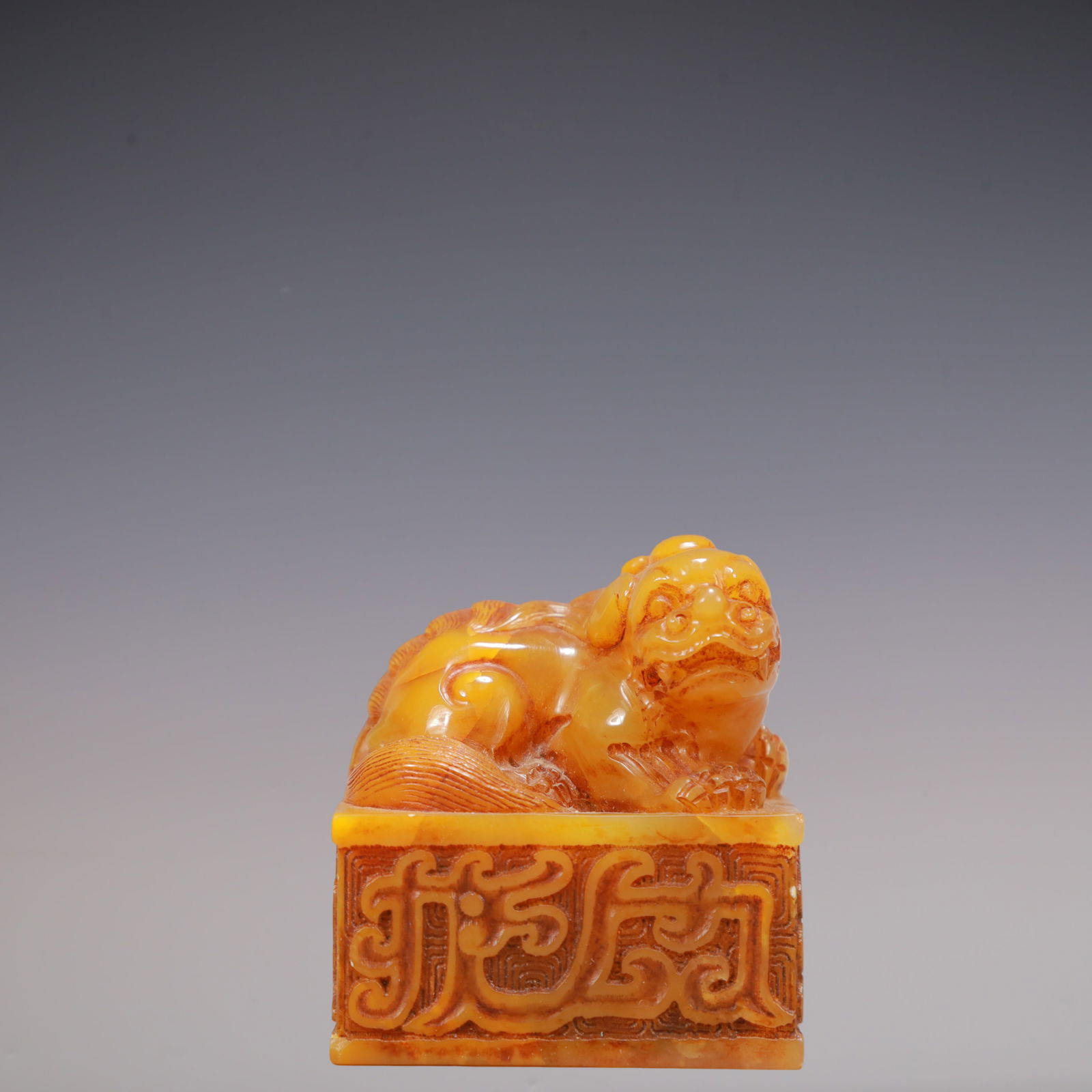 A Exquisite Shoushan Stone Auspicious Beast Seal (1 of 6)