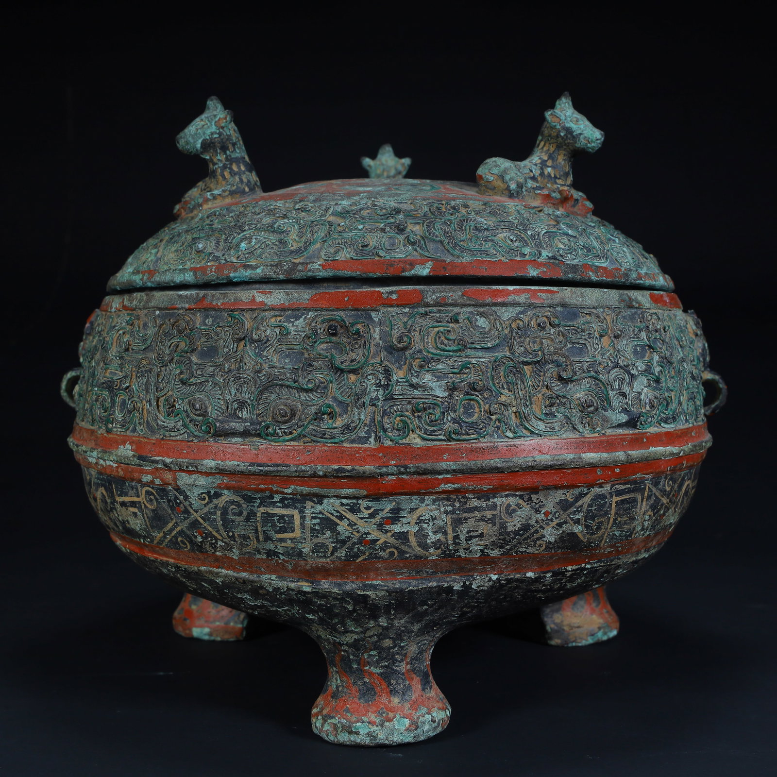 A Qing Dynasty imitation of the Warring States Wrong gold and silver (colored) bronze Dun: Qing Dynasty imitation Warring States wrong gold and silver (colored) bronze Dun SIZE: H:22cm L:26.5cm W:26.5cm W:4.8kg (The Dimensions Of All Batches Are Manually Measured.If You Need More Detailed I