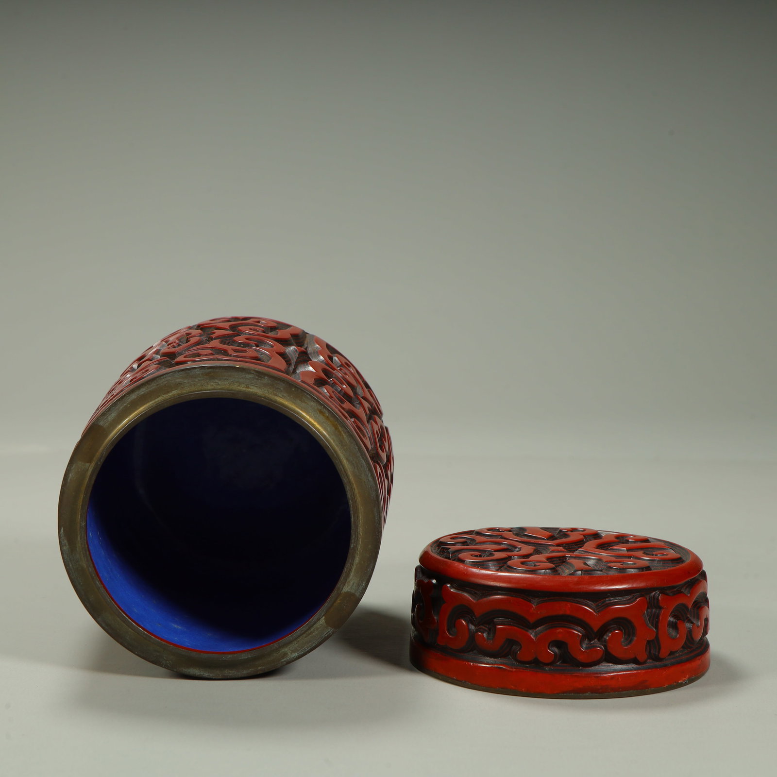 A red entwined study set - 9