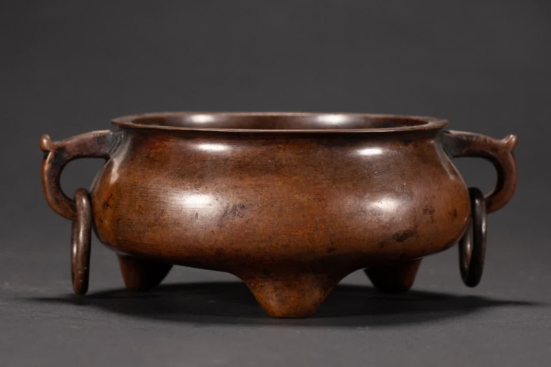 A copper three-legged furnace from the Qing Dynasty: Copper three-legged furnace in the Qing Dynasty SIZE: L:16cm W:13cm H:6cm (The Dimensions Of All Batches Are Manually Measured.If You Need More Detailed Information, Please Contact Our Customer