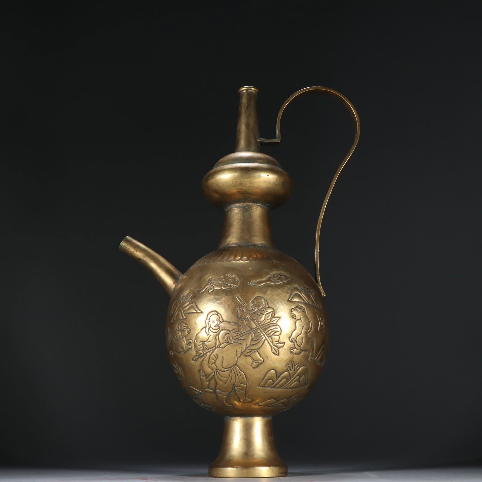 A Qing Dynasty copper gilt character story wine pot: Qing Dynasty copper gilt character story wine pot SIZE: H:30cm W:19.5cm W:652.8g (The Dimensions Of All Batches Are Manually Measured.If You Need More Detailed Information, Please Contact Our