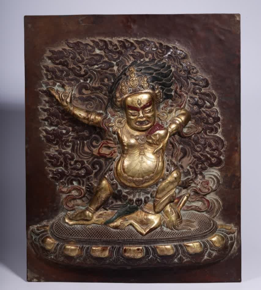 A Qing Dynasty copper-gilt Vajra hand Bodhisattva hanging screen: Qing Dynasty copper gilt Vajra hand Bodhisattva hanging screen SIZE: H:36cm L:29cm T:6.4cm W:923g (The Dimensions Of All Batches Are Manually Measured.If You Need More Detailed Information, Please Con