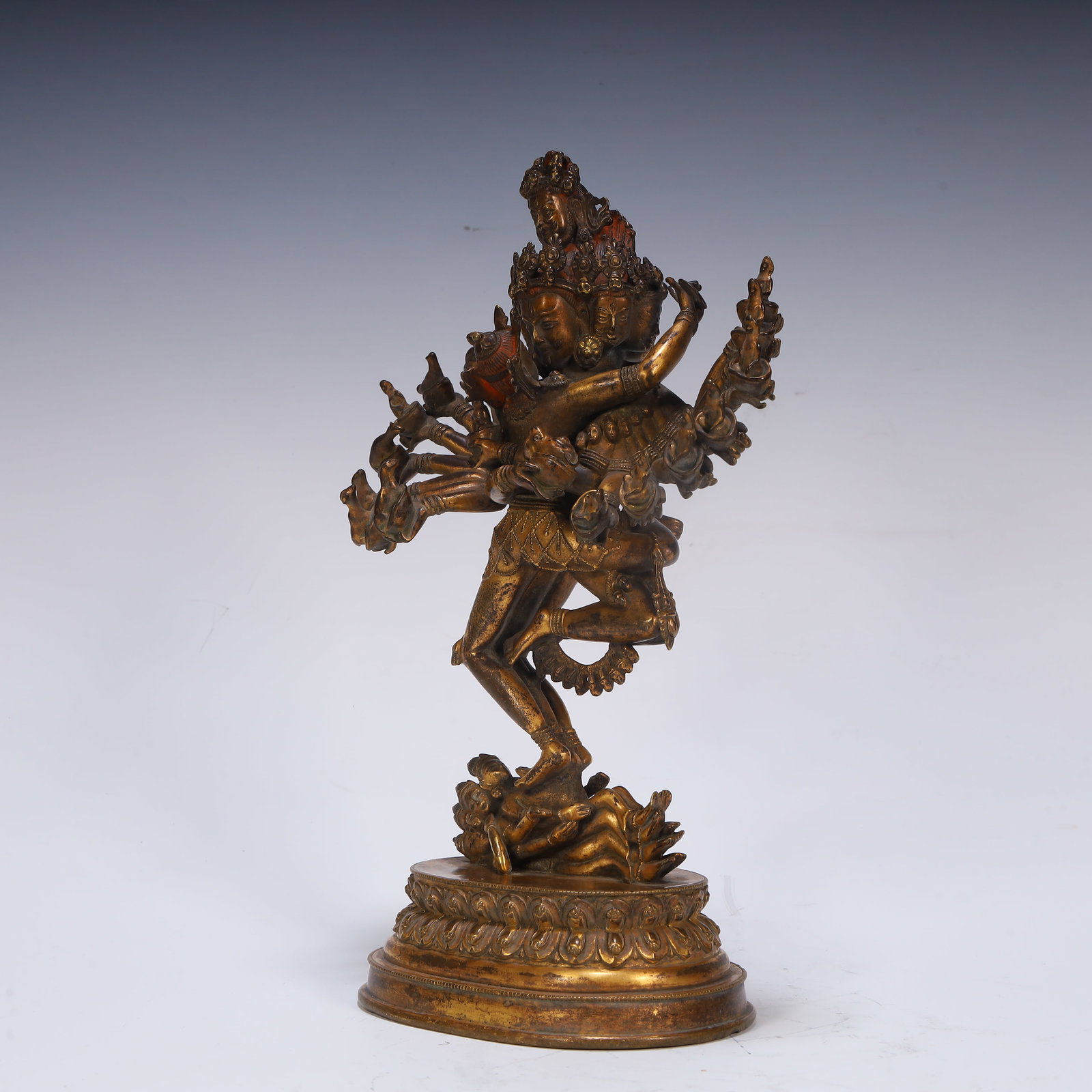 A piece of Ming Dynasty gilded diamond: Ming Dynasty gilt likes diamonds SIZE: L:14cm W:7cmH:23cm W:1561g (The Dimensions Of All Batches Are Manually Measured.If You Need More Detailed Information, Please Contact Our Customer Service