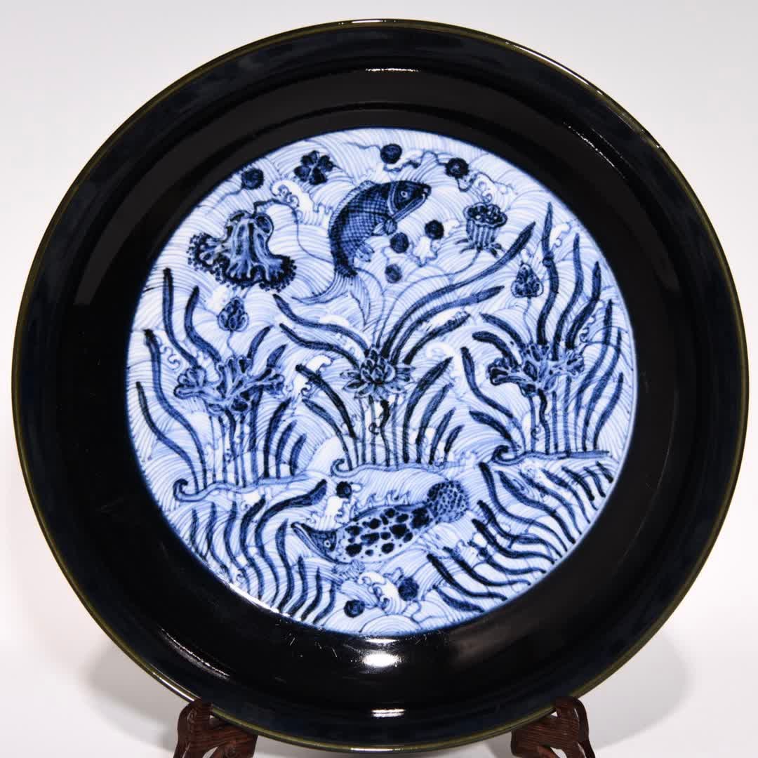 A Ming sacrifice blue mackerel algae pattern plate: Ming sacrifice blue mackerel algae pattern plate SIZE: H:5.8cm D:30.2cm (The Dimensions Of All Batches Are Manually Measured.If You Need More Detailed Information, Please Contact Our Customer Service