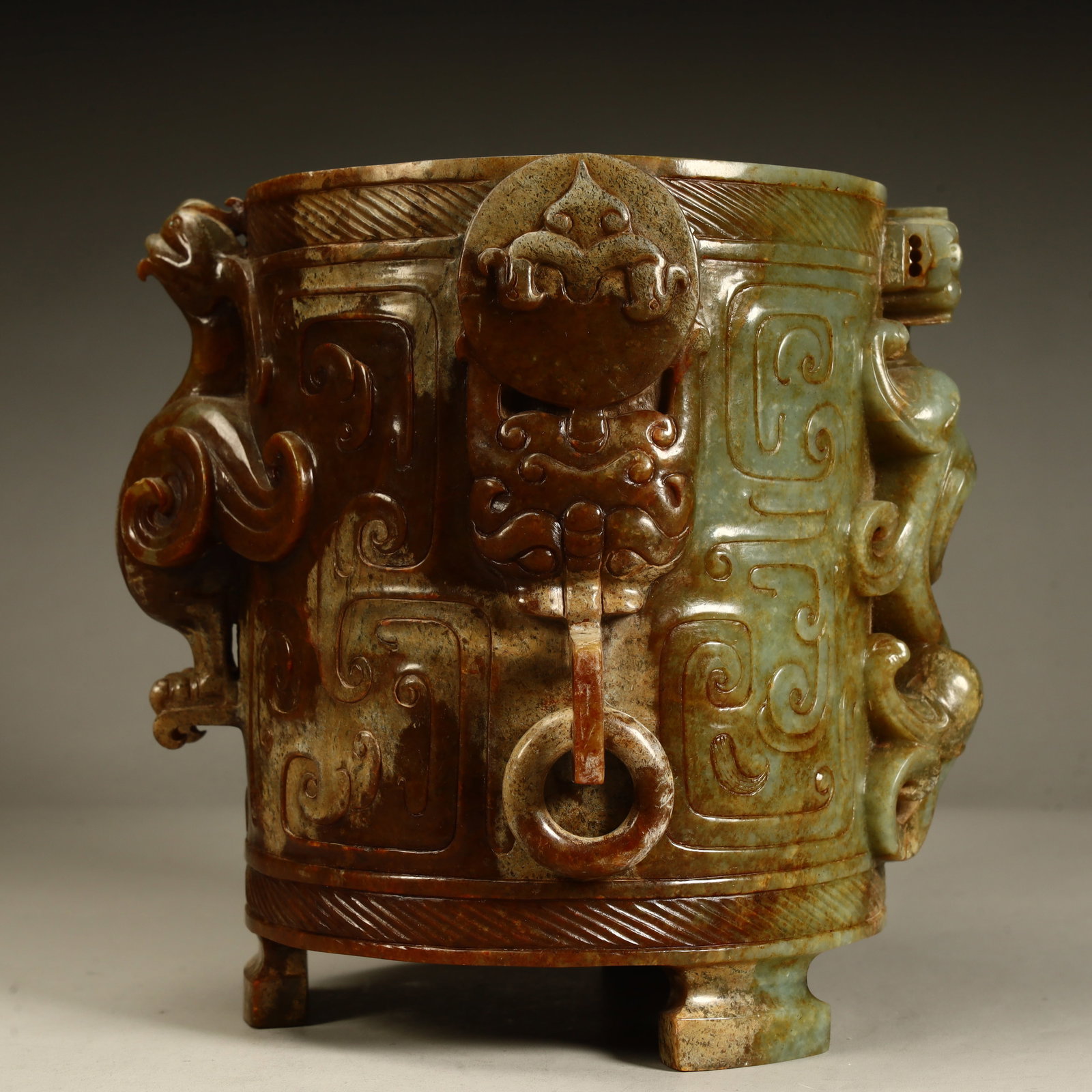 A Qing imitation ancient jade dragon cup: Qing imitation ancient jade dragon cup SIZE: H:16cm L:17cm W:16cm W:1649g (The Dimensions Of All Batches Are Manually Measured.If You Need More Detailed Information, Please Contact Our Customer Servic