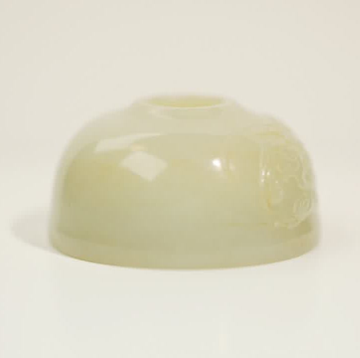 A piece of Qing Dynasty Hetian jade Taibai Zun: Qing seed jade Taibai Zun is embossed on it Ganoderma lucidum fairy grass pattern study elegant vessel can be used as a water bowl Taibai Zun is named after the Tang Dynasty poet Li Bai because of its