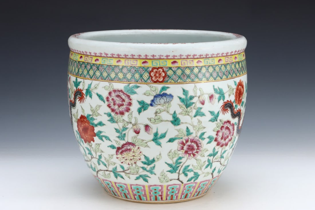 A clear pastel dragon pattern jar - 5