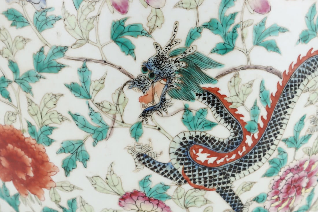 A clear pastel dragon pattern jar - 6