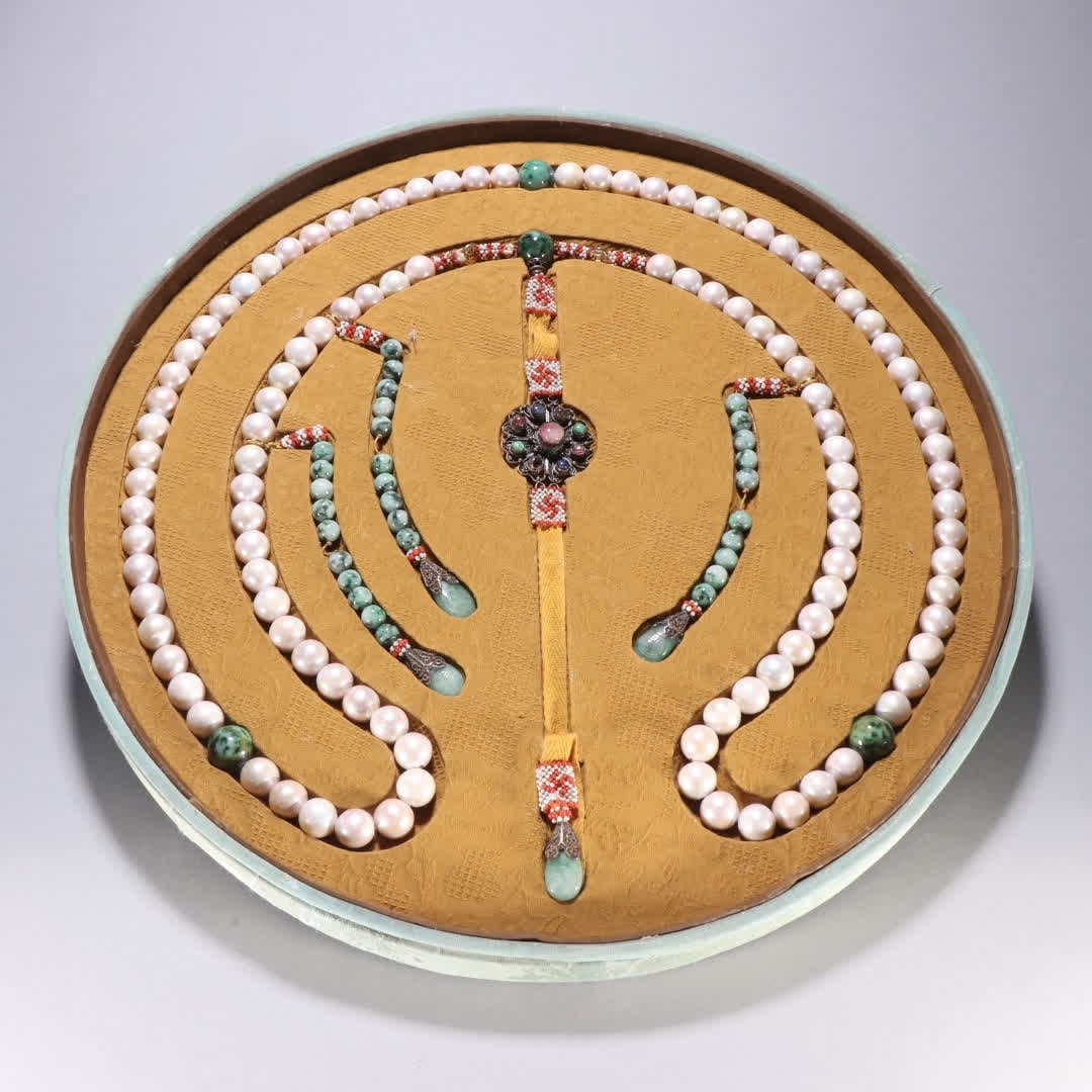 A plate of Qing Dynasty pearls: Qing Dynasty pearl pearl plate SIZE: Bead diameter 1.4cm (The Dimensions Of All Batches Are Manually Measured.If You Need More Detailed Information, Please Contact Our Customer Service Before