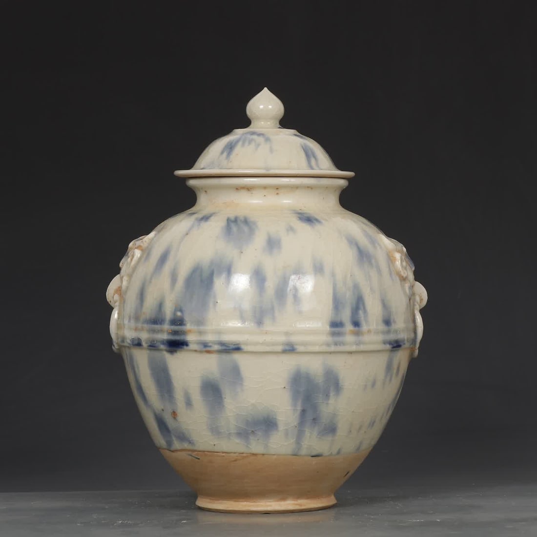A Tanggong County kiln white glaze hanging blue beast ear lid jar: Tang Gong County kiln white glaze hanging blue beast ear lid jar SIZE: H: 26cm mouthD: 9.8cm Belly diameter 18cm (The Dimensions Of All Batches Are Manually Measured.If You Need More Detailed Informat